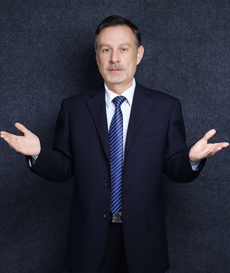 arash-law-trial-attorneys-in-lobby-of-main-office-top-overlay-4